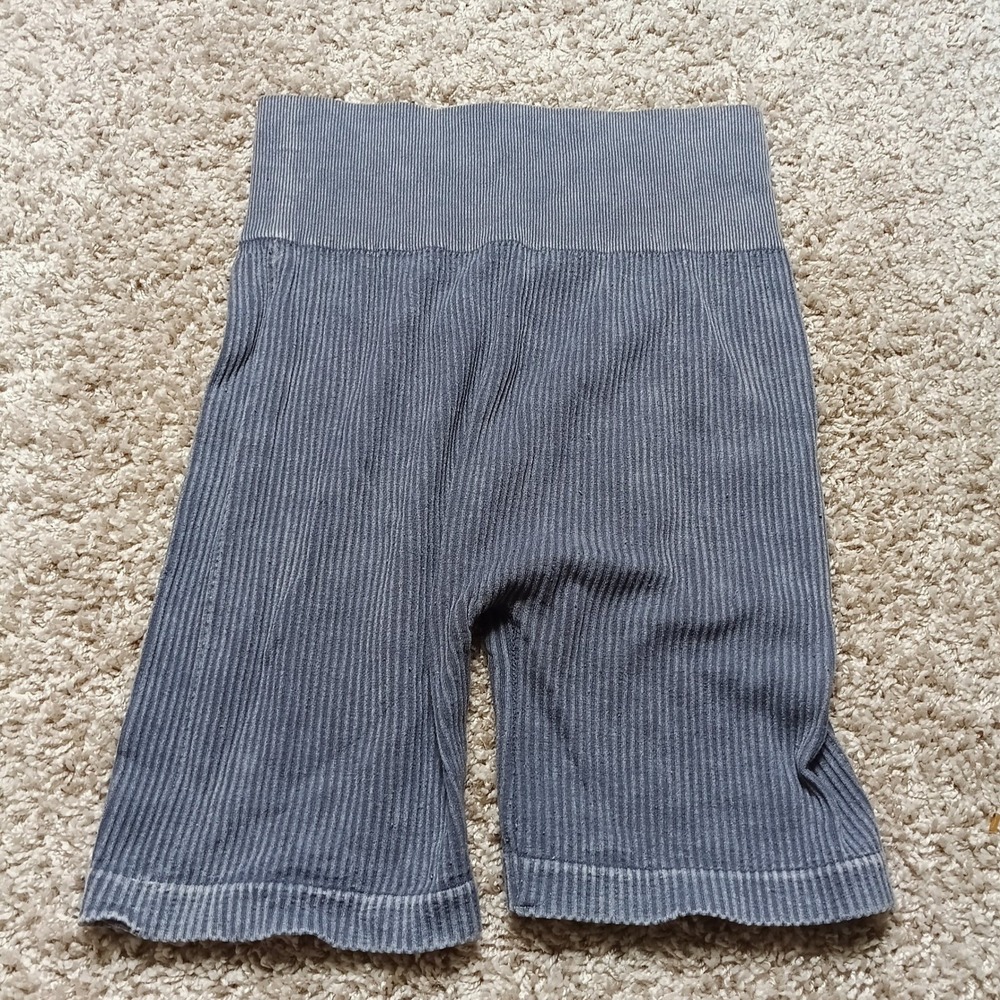 Aura Biker Shorts Womens S/M Grey Excellent Ribbed Acid Wash Seamless High Rise - Picture 2 of 3
